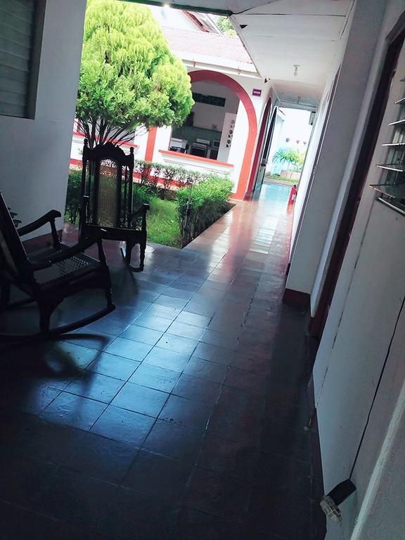 Cipres Guest House เลออน ภายนอก รูปภาพ